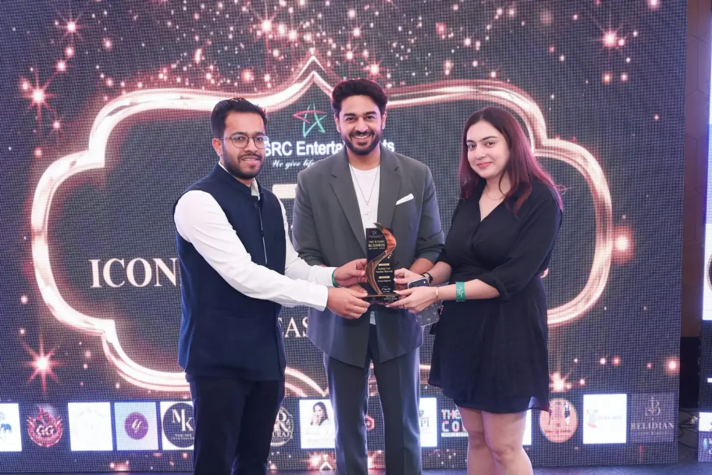 Kshitij Goel and Nandini Marwah receiving The Iconic Business Award for Margo Digitech